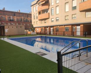 Piscina de Pis de lloguer en  Sevilla Capital amb Aire condicionat, Calefacció i Parquet