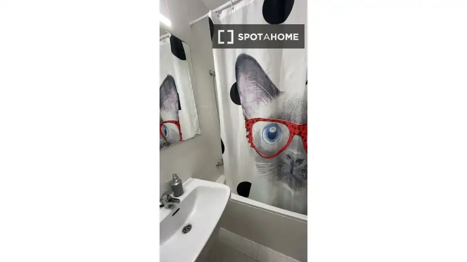 Bathroom of Flat for share in Ciudad Jardín - Tagarete - El Zapillo