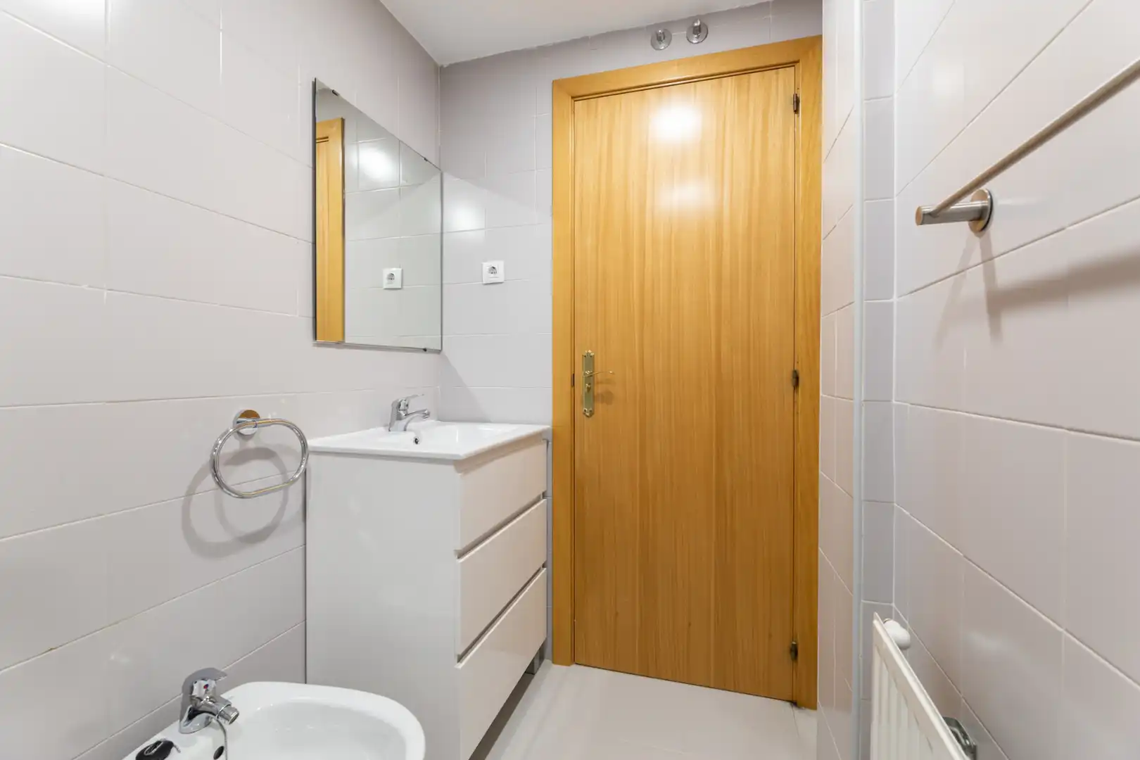 Baño de Piso en venta en Madrid con Calefacción, Trastero y Horno