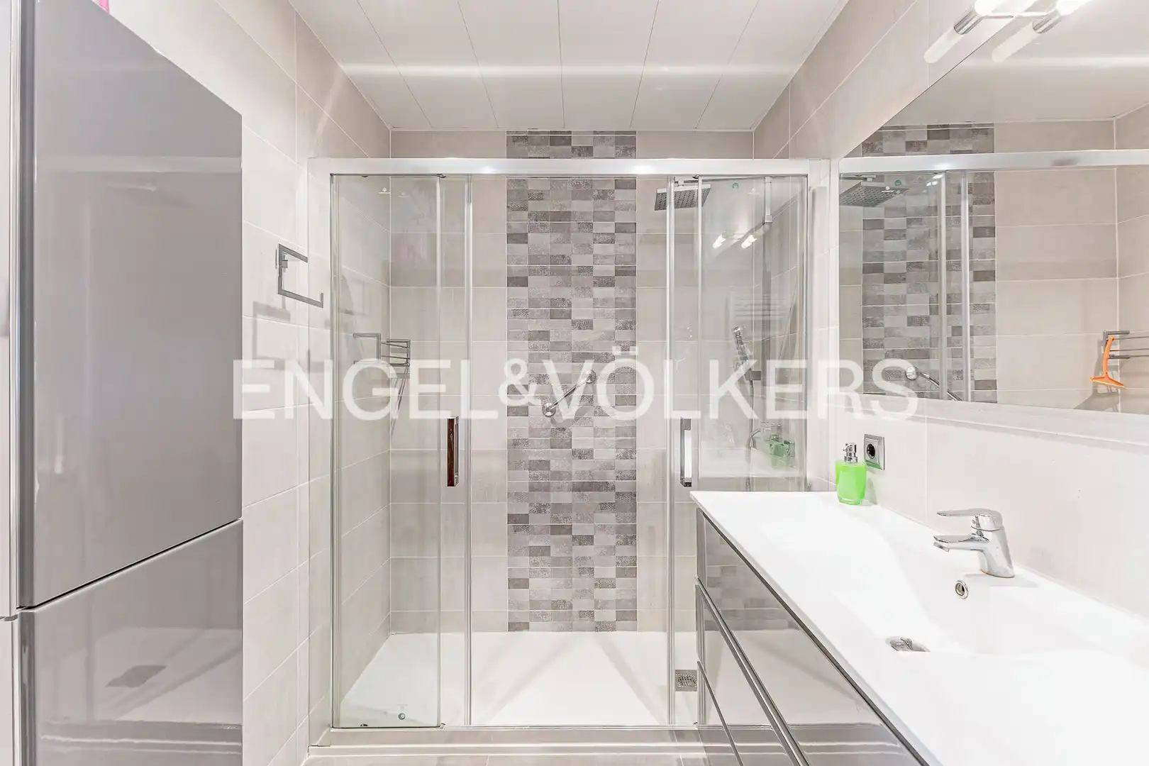 Bathroom of Flat for sale in Barcelona  with Air Conditioner, Heating and Furnished