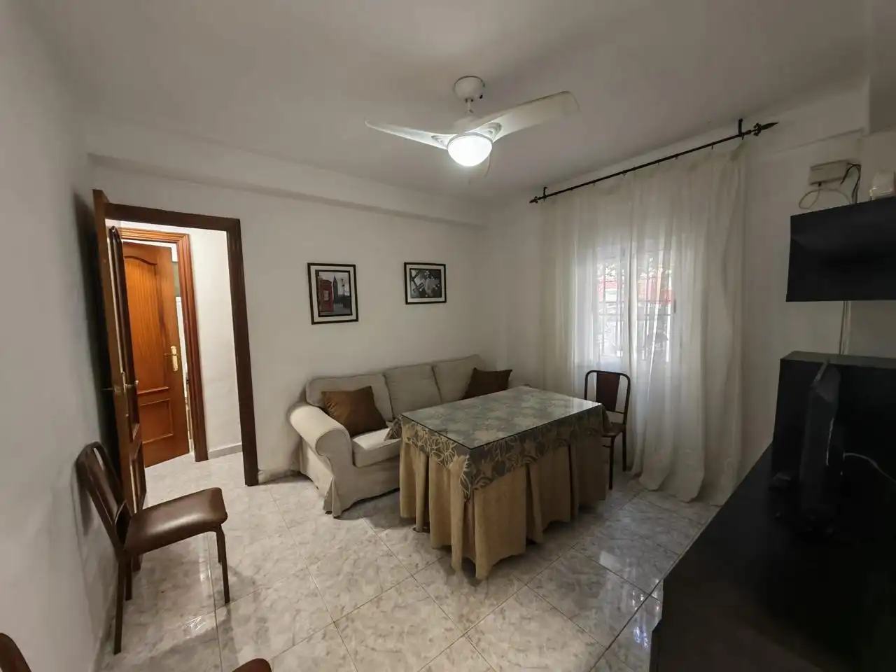 Wohnzimmer von Erdgeschoss zur Miete in Sevilla mit Möbliert