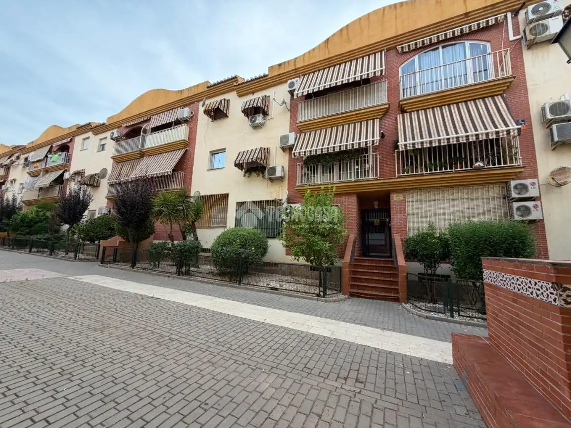 Exterior view of Flat for sale in Armilla  with Air Conditioner and Balcony