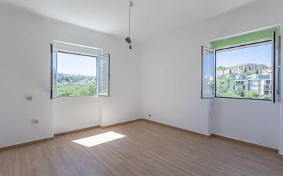 Bedroom of Flat for sale in  Granada Capital