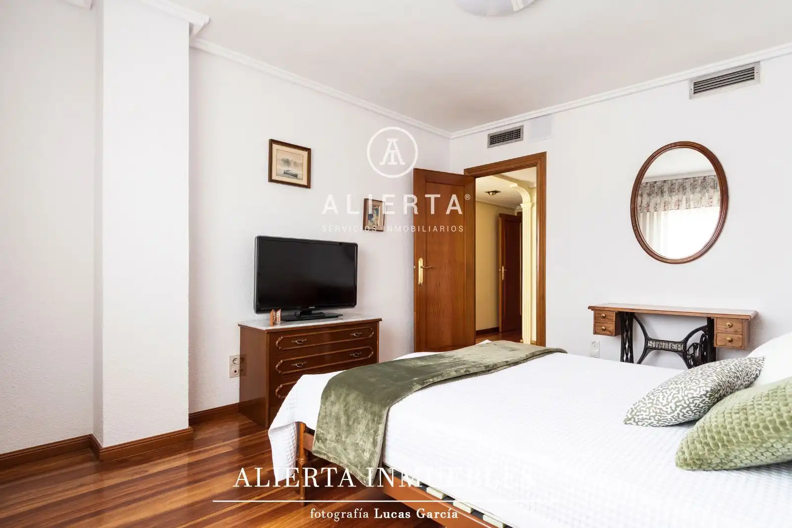 Bedroom of Flat for sale in Zaragoza  with Air Conditioner, Heating and Terrace