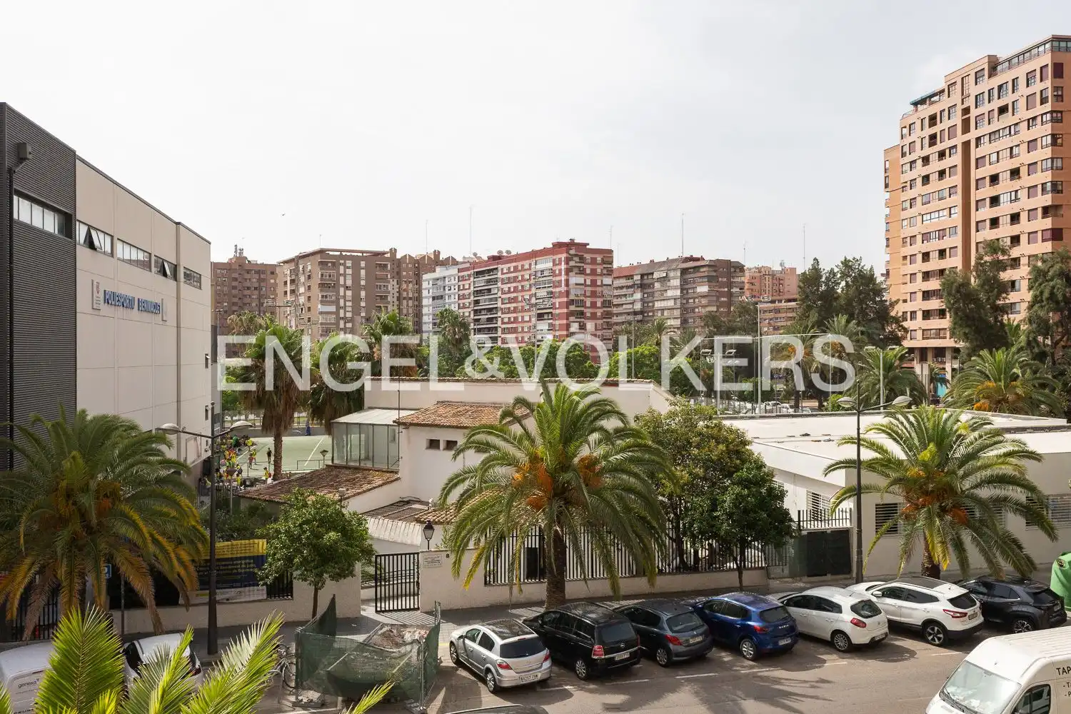 Vista exterior de Pis de lloguer en Valencia amb Calefacció i Balcó
