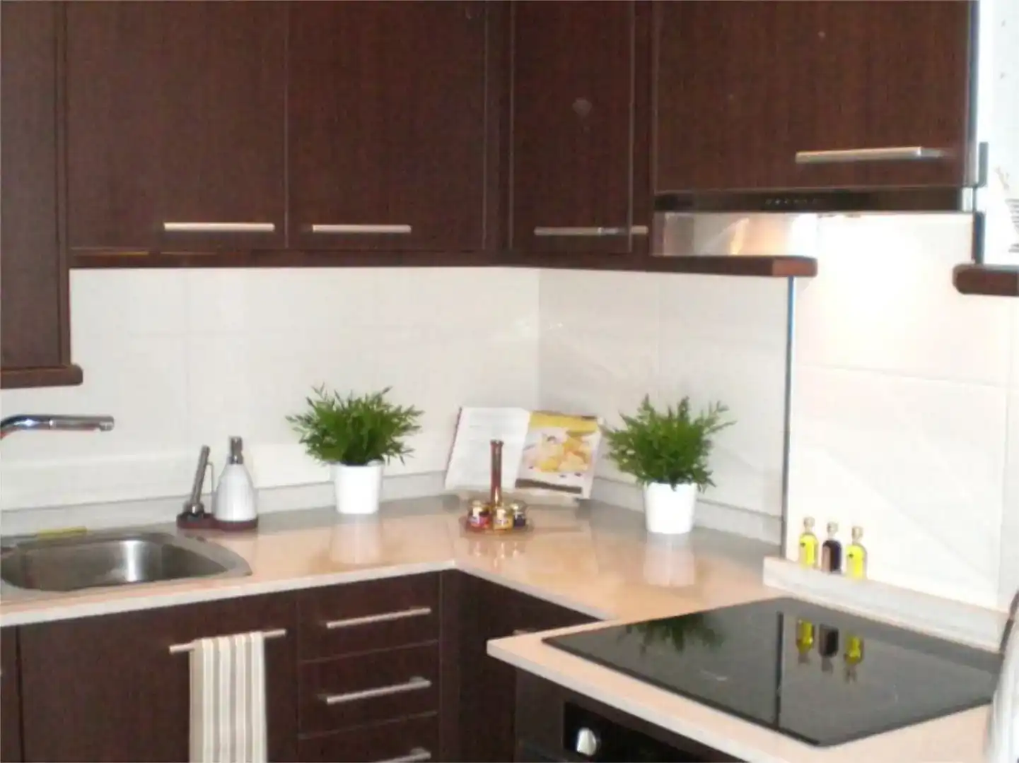 Kitchen of Flat for rent in Vigo   with Air Conditioner, Parquet flooring and Furnished