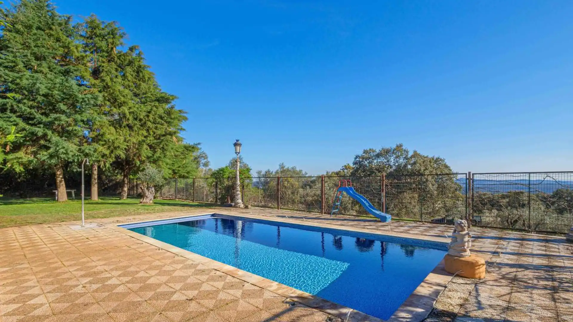 Piscina de Finca rústica en venda en Aracena amb Aire condicionat, Calefacció i Jardí privat