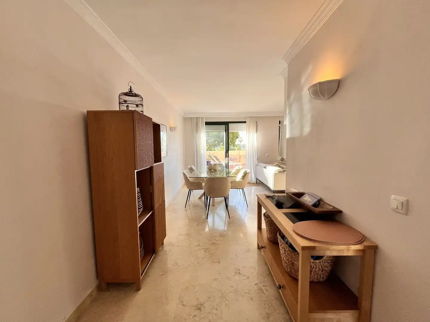 Menjador de Apartament en venda en Marbella amb Jardí privat i Piscina comunitària