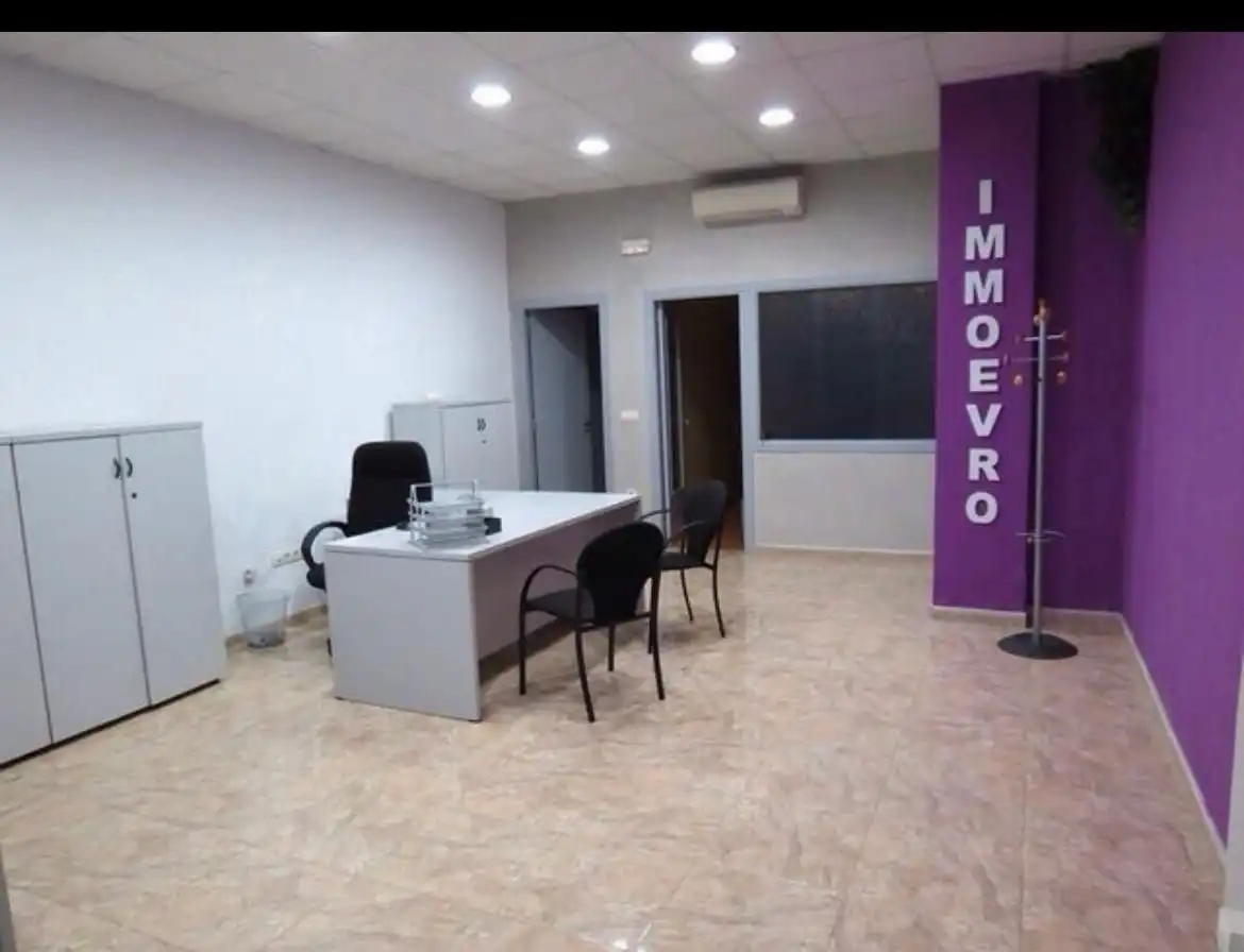Locale commerciale in vendita a Lluis Companys, imagen 4