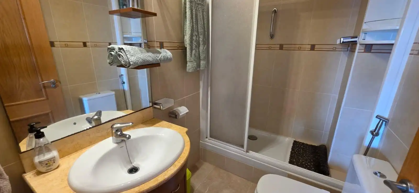 Badezimmer von Dachboden zum Verkauf in L'Ametlla de Mar  mit Klimaanlage, Heizung und Terrasse