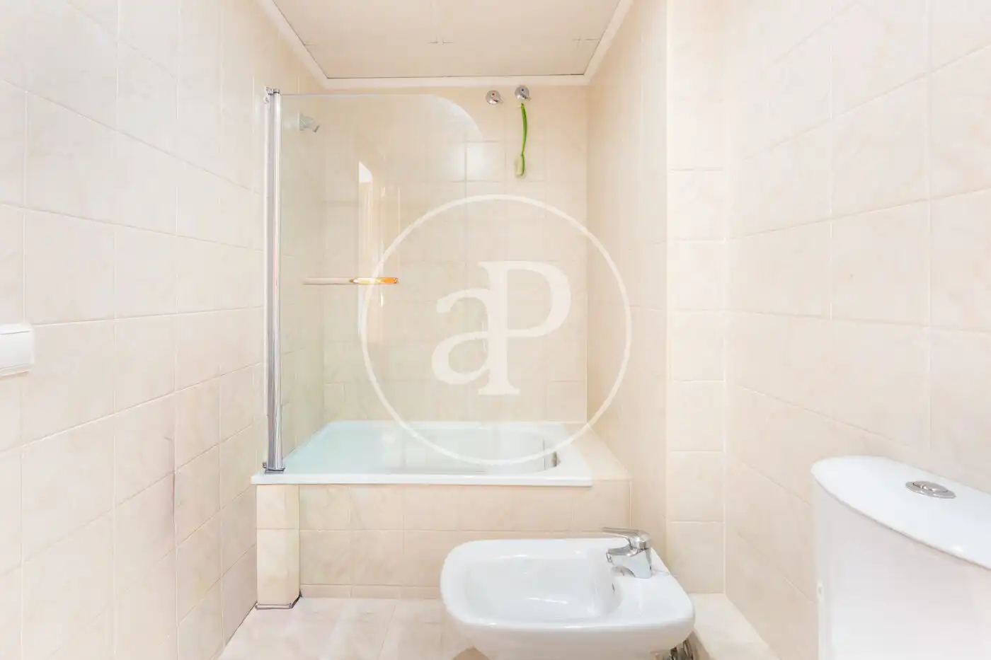 Baño de Casa adosada en venta en Chiva con Aire acondicionado, Calefacción y Jardín privado
