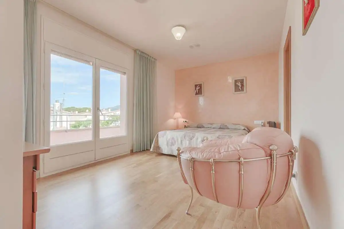 Dormitori de Casa o xalet en venda en Roses amb Jardí privat