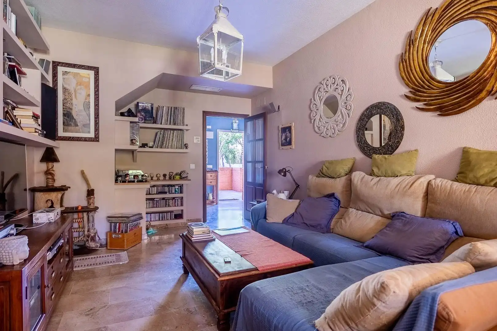 Sala de estar de Casa adosada en venta en Almensilla con Aire acondicionado, Calefacción y Jardín privado