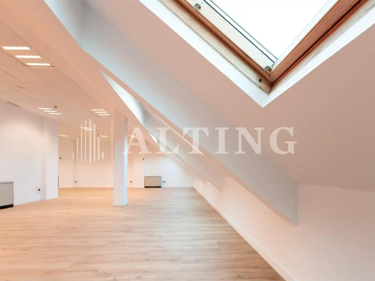 Office space with lift to rent in Carrer Aragó 182, imagen 3