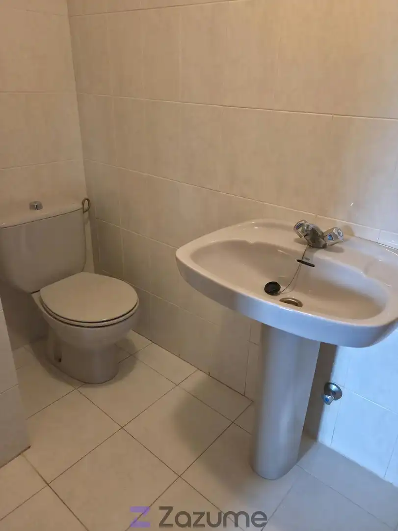 Baño de Piso de alquiler en Jaén con Jardín privado, Piscina y Amueblado