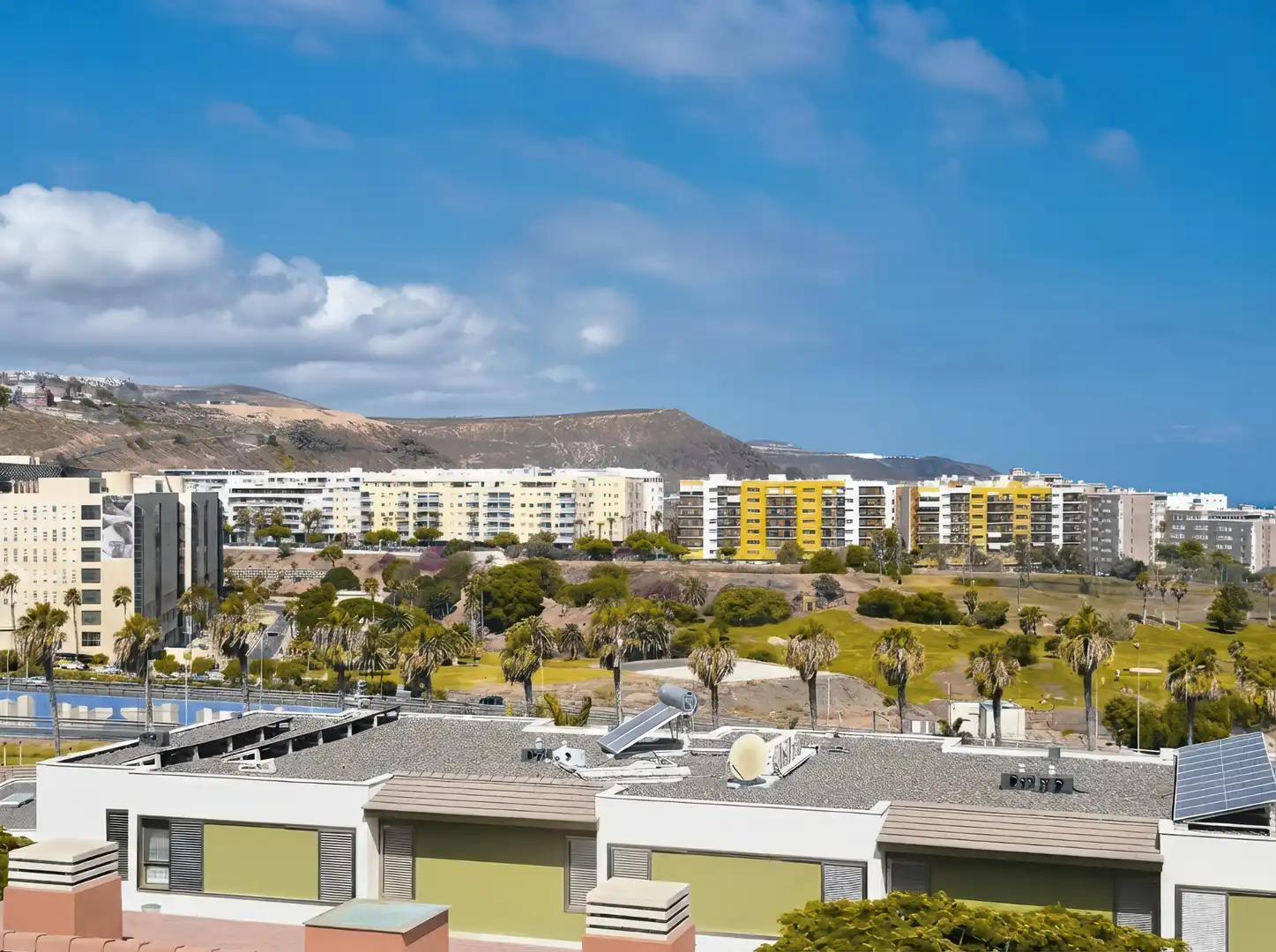 Vista exterior de Casa adosada en venda en Las Palmas de Gran Canaria amb Jardí privat, Terrassa i Traster