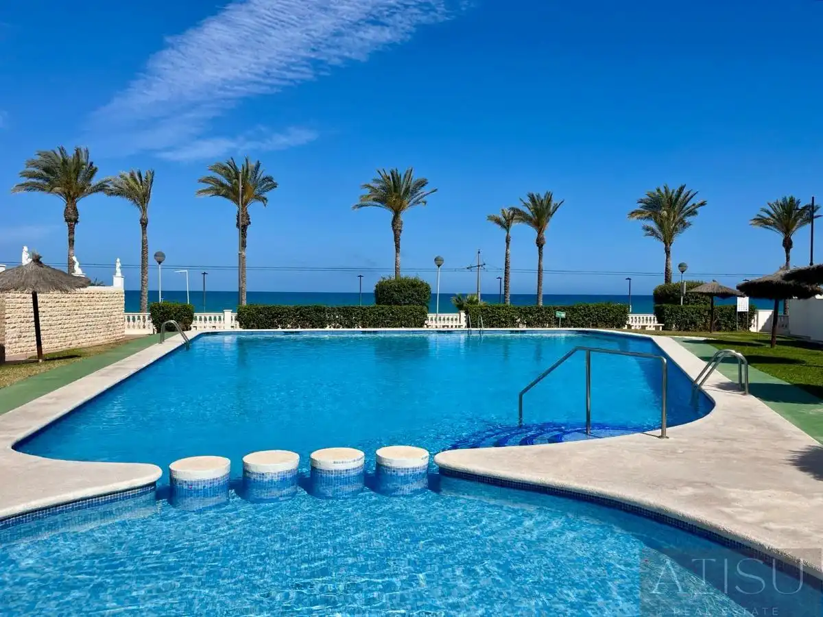 Schwimmbecken von Einfamilien-Reihenhaus zur Miete in El Campello mit Klimaanlage, Heizung und Abstellraum