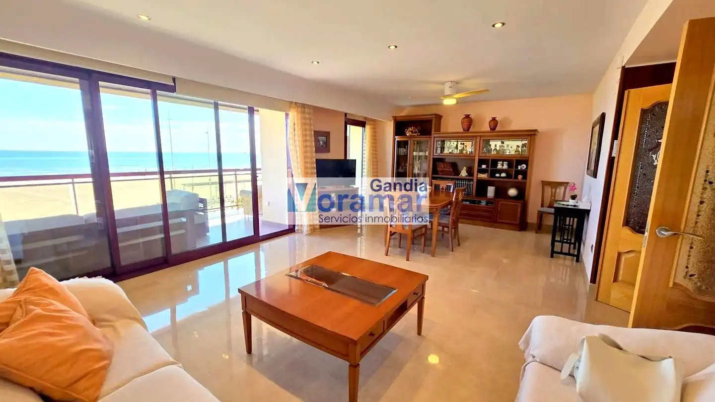 Sala d'estar de Apartament de lloguer en Gandia amb Aire condicionat, Terrassa i Moblat