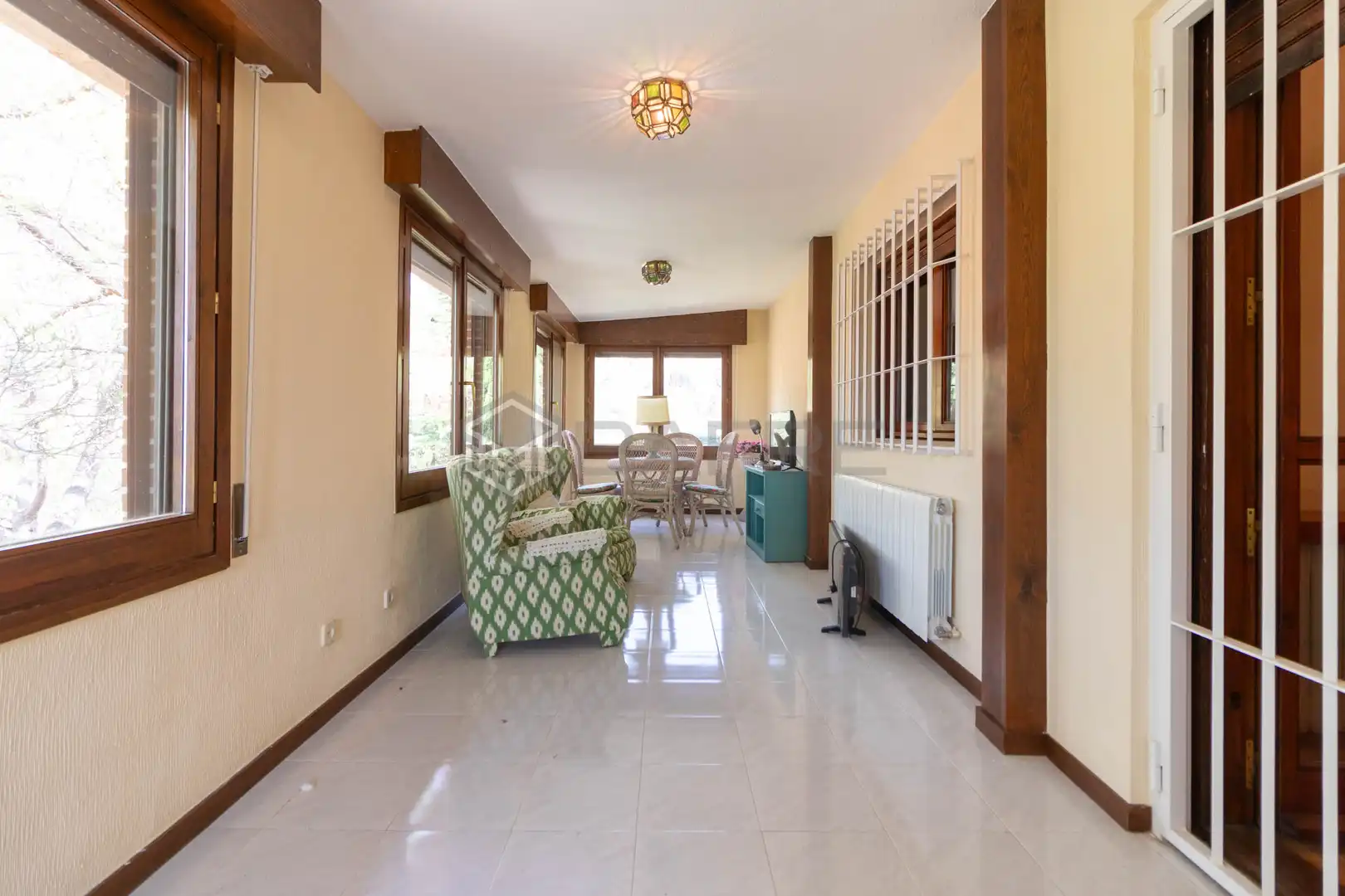 Sala d'estar de Casa o xalet en venda en Torrelodones amb Calefacció, Jardí privat i Parquet