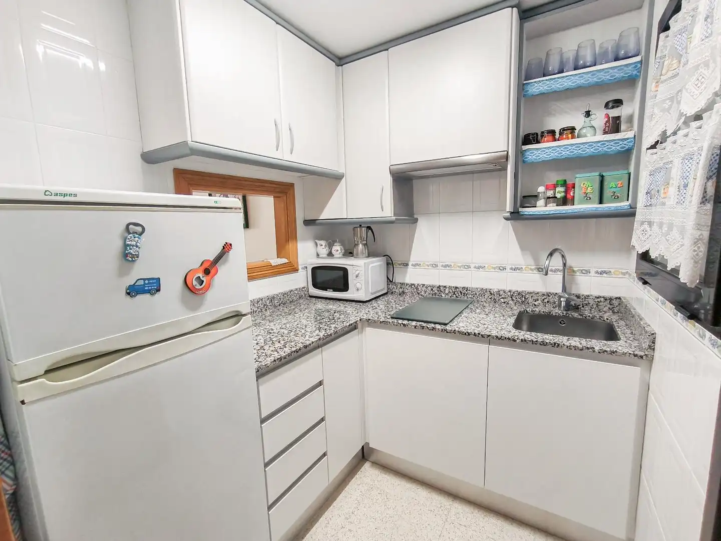 Cuina de Apartament en venda en Benidorm amb Calefacció, Moblat i Piscina comunitària