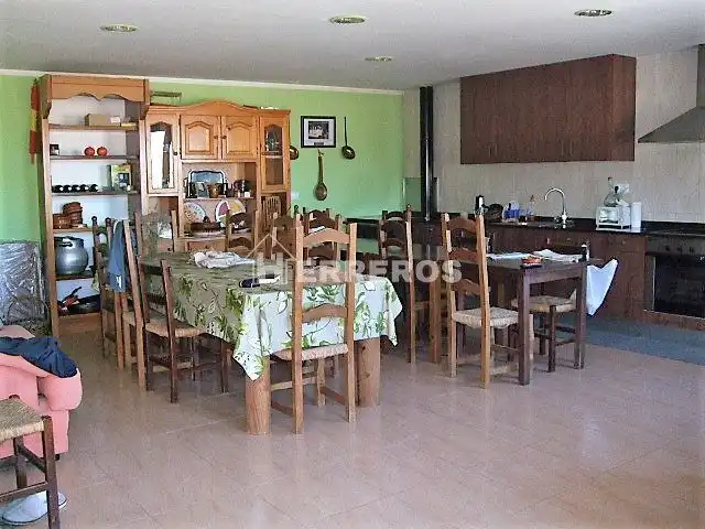 Local comercial en venda a Alberite