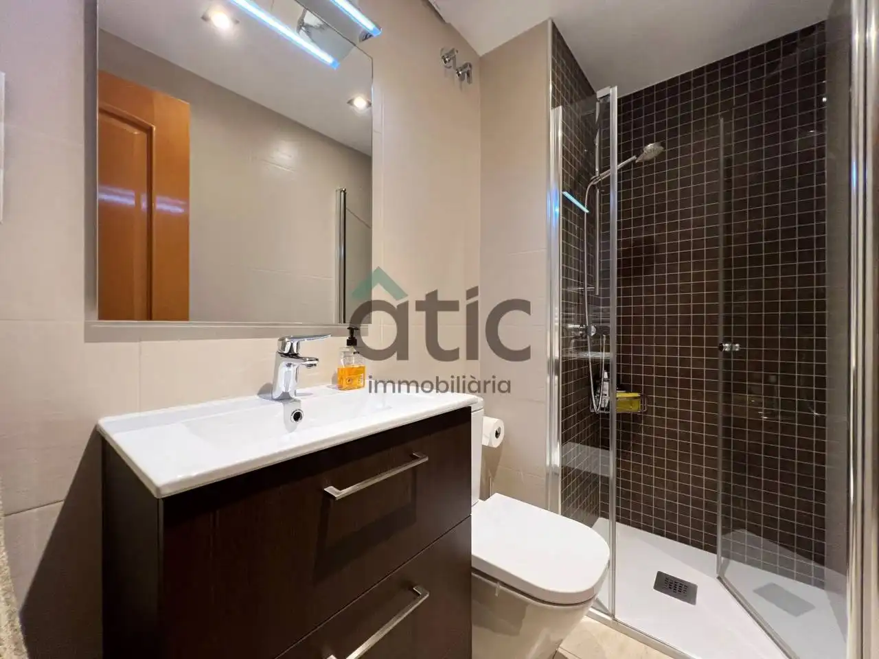 Bathroom of Flat for sale in Plaça Catalunya
