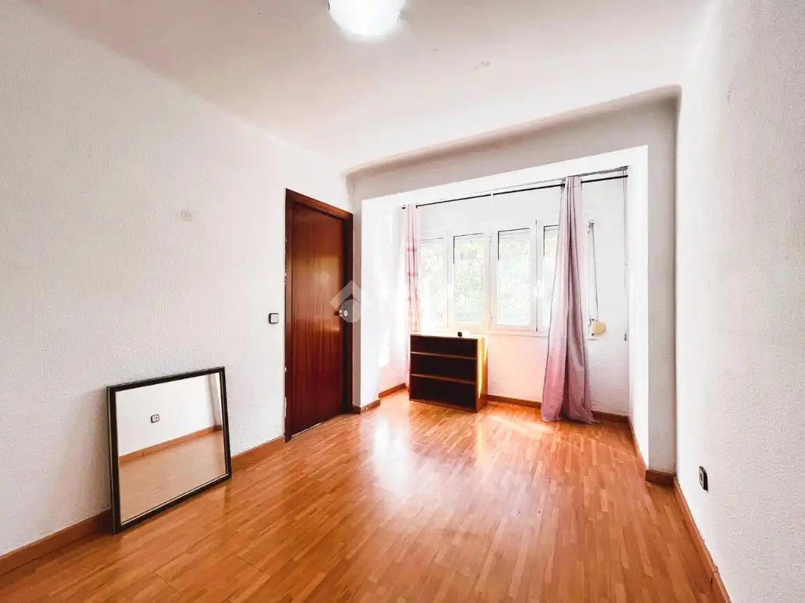 Habitación de Piso en venta en L'Hospitalet de Llobregat con Parquet y Alarma