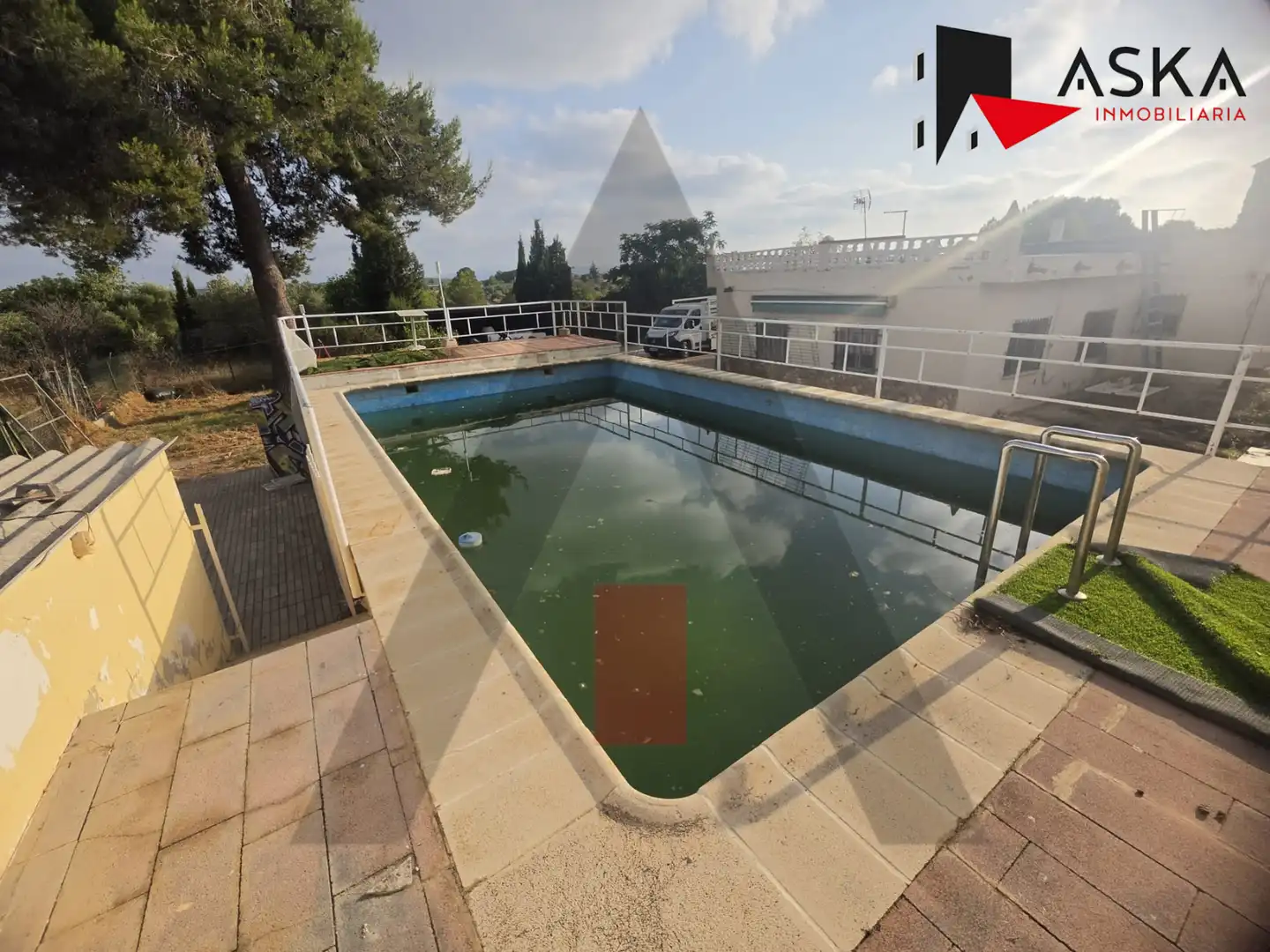 Piscina de Casa o xalet en venda en Montserrat amb Jardí privat, Traster i Piscina