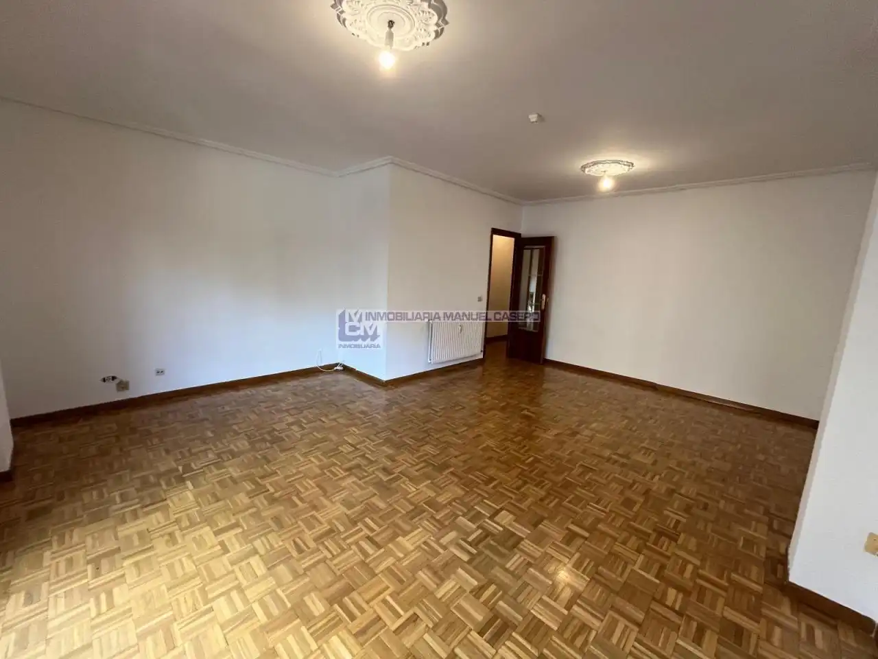 Living room of Flat for rent in Cáceres  with Air Conditioner, Heating and Parquet flooring