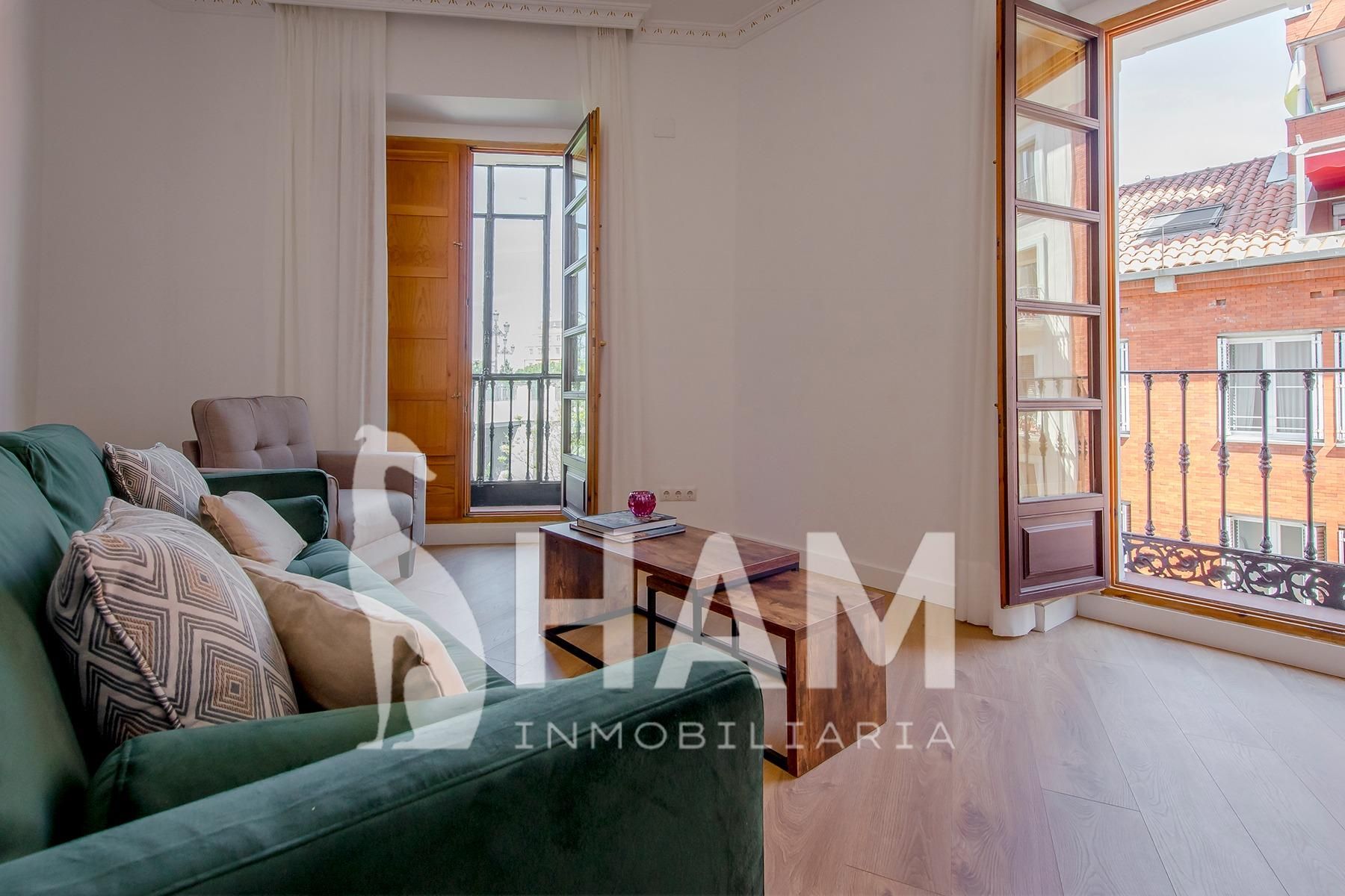 Bedroom of Flat to rent in  Madrid Capital  with Air Conditioner, Heating and Balcony