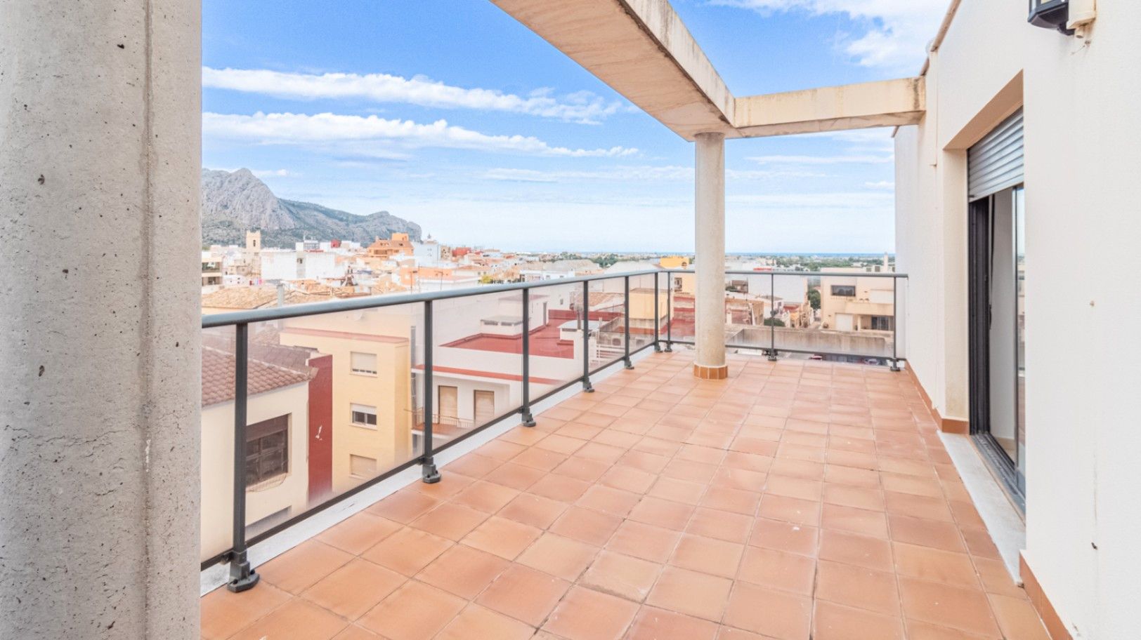 Vista exterior de Àtic en venda en Ondara amb Aire condicionat, Calefacció i Jardí privat