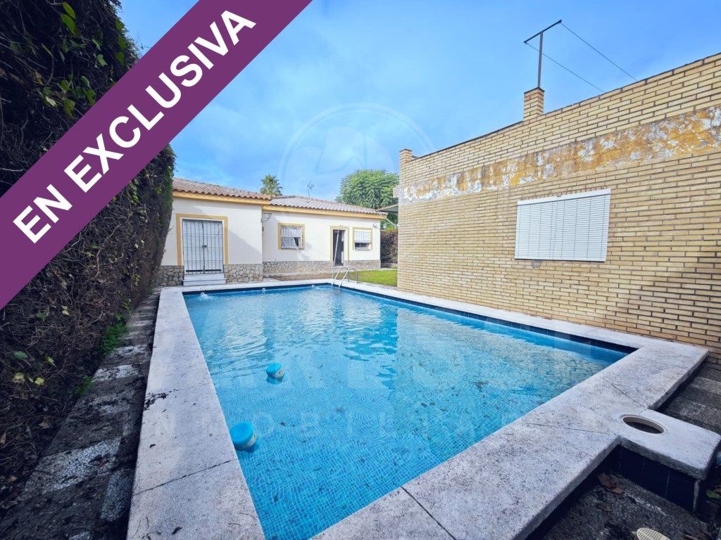Piscina de Casa o xalet en venda en Gines