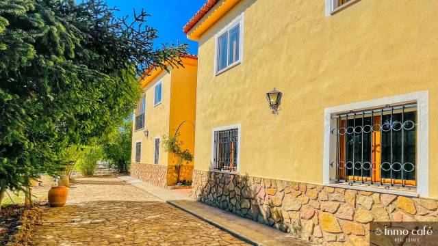 Casa-chalet en Venta en Baños de San Antonio. en Ayora