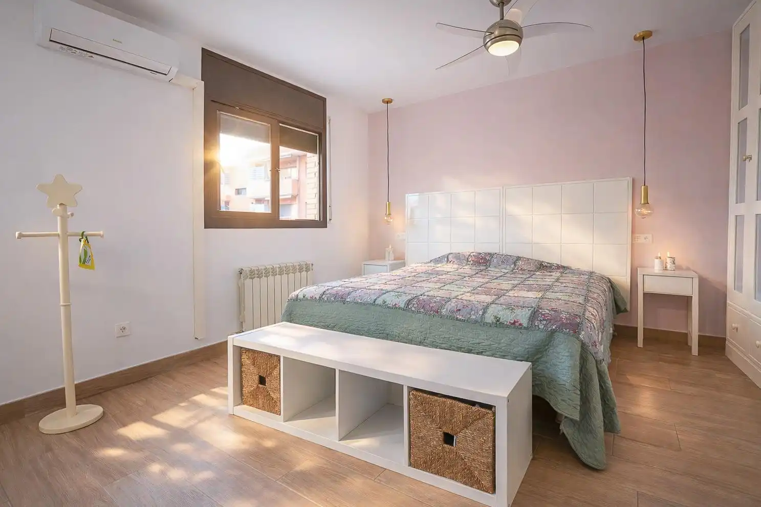 Habitación de Casa adosada en venta en Vilallonga del Camp con Aire acondicionado, Calefacción y Jardín privado