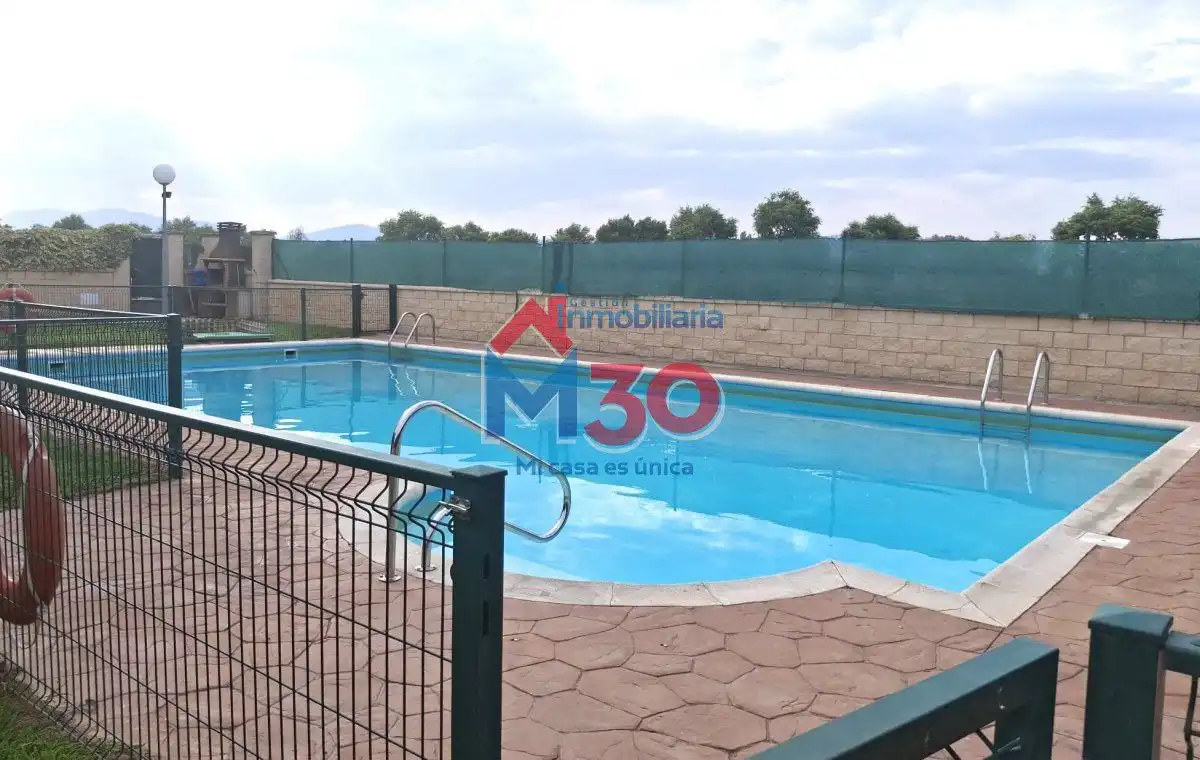 Adossat amb piscina en venda a Crucero - Aquende