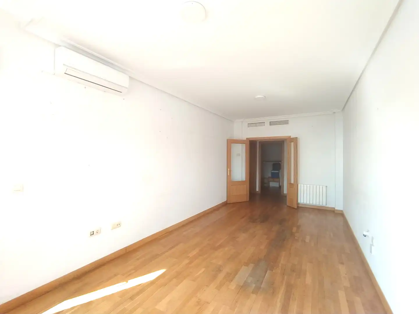 Wohnung zum Verkauf in Mérida mit Klimaanlage, Abstellraum und Balkon