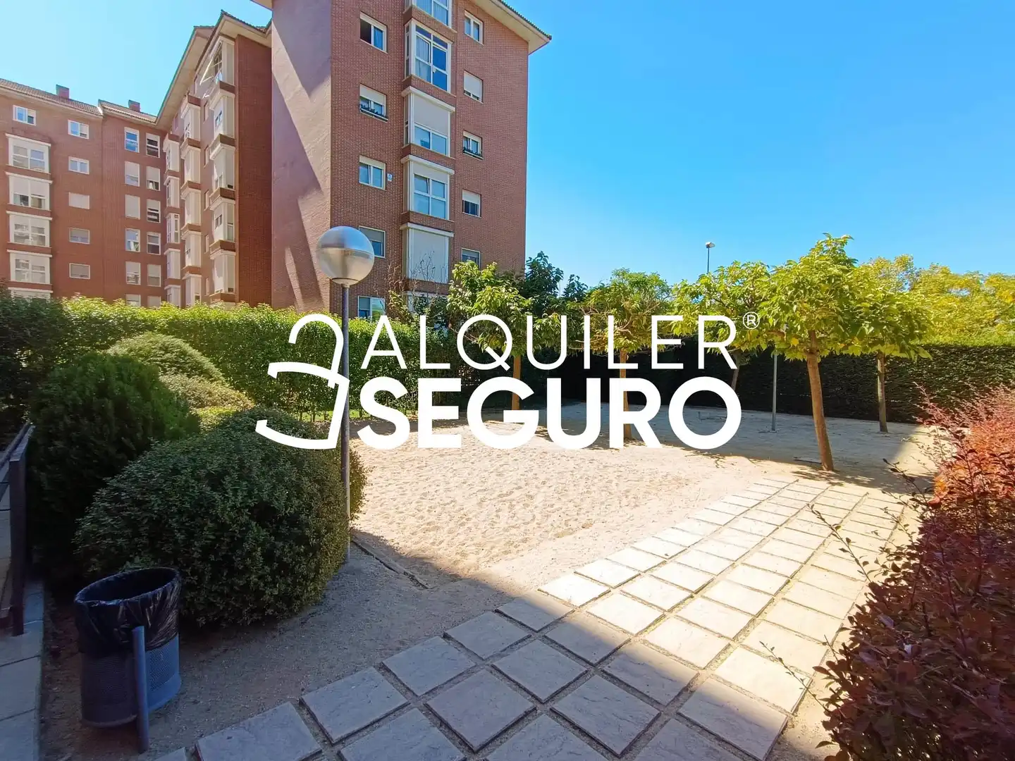 Vista exterior de Piso de alquiler en Madrid con Aire acondicionado, Calefacción y Piscina