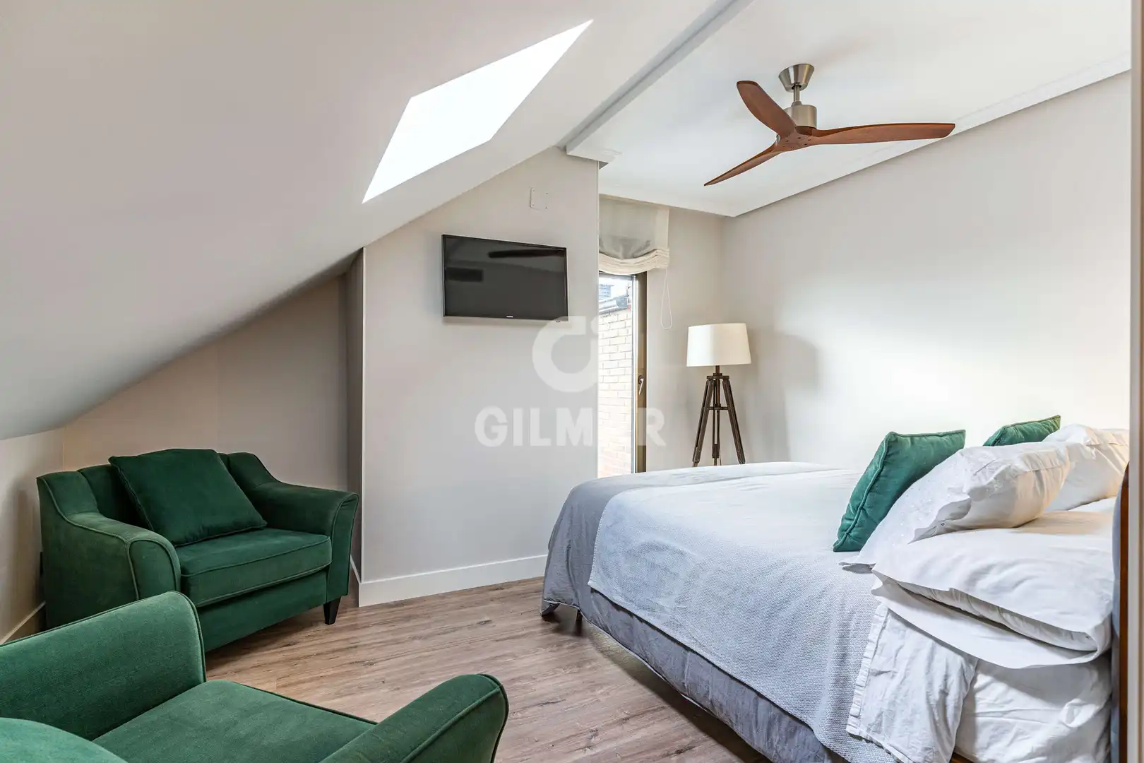 Habitación de Dúplex en venta en Boadilla del Monte con Calefacción, Jardín privado y Trastero