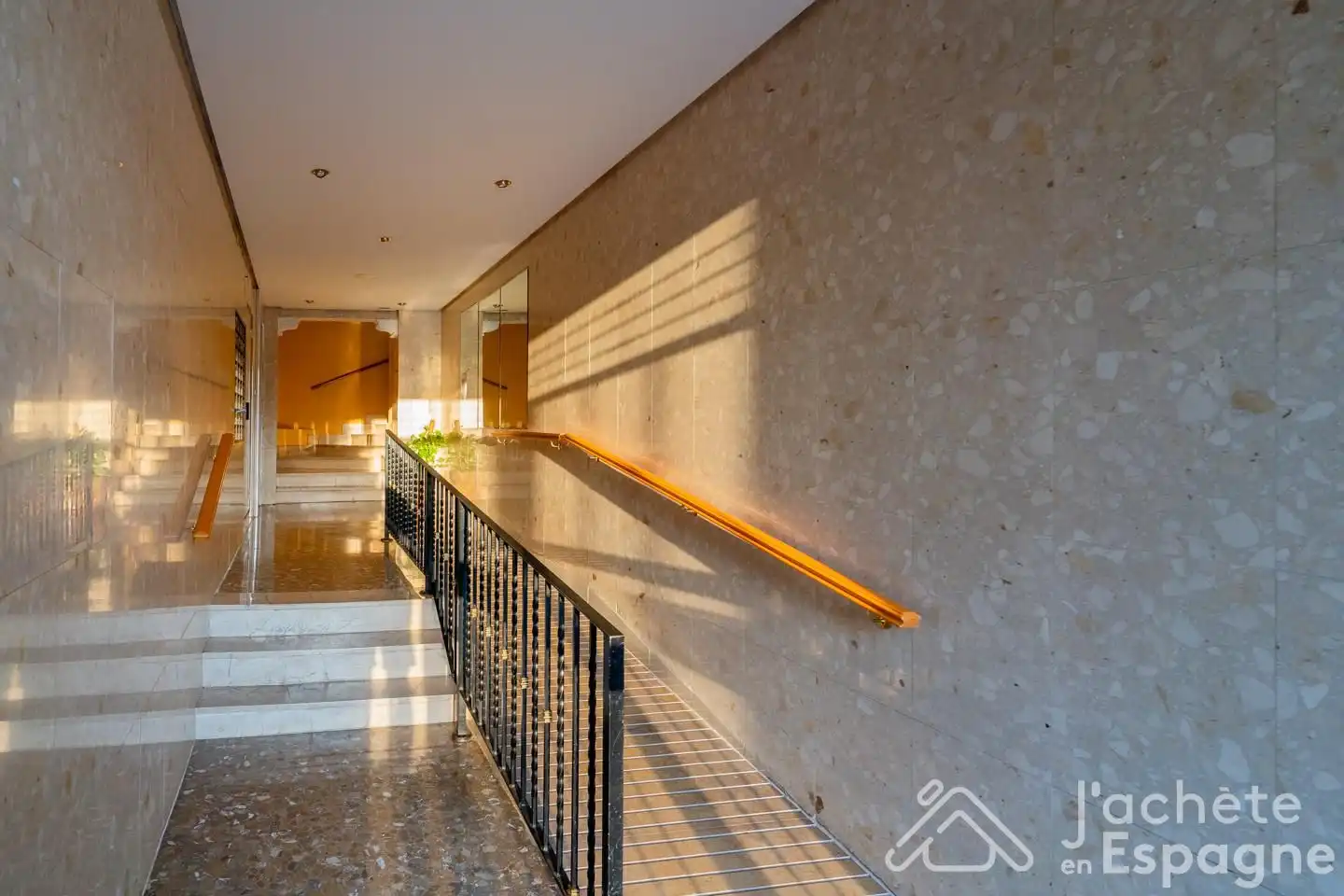 Flat for sale in Valencia  with Heating