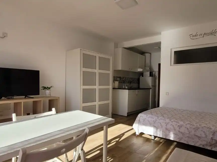 Schlafzimmer von Wohnung zur Miete in Roquetas de Mar mit Klimaanlage, Terrasse und Balkon