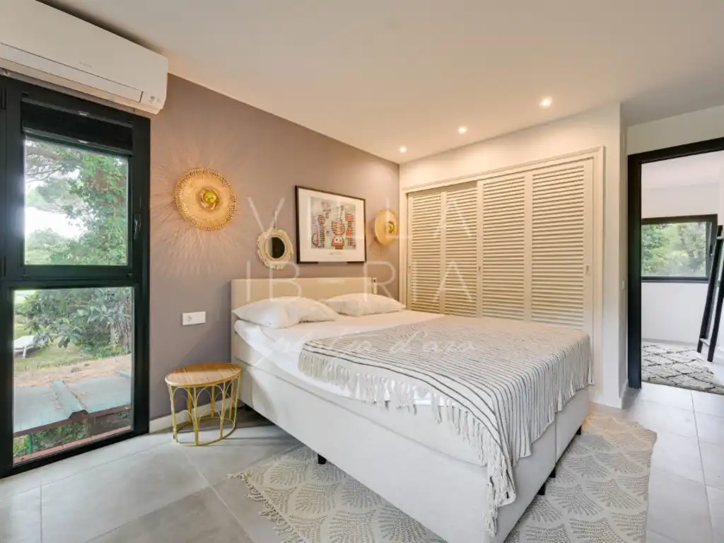 Schlafzimmer von Haus oder Chalet zum Verkauf in Santa Cristina d'Aro mit Klimaanlage, Heizung und Privatgarten