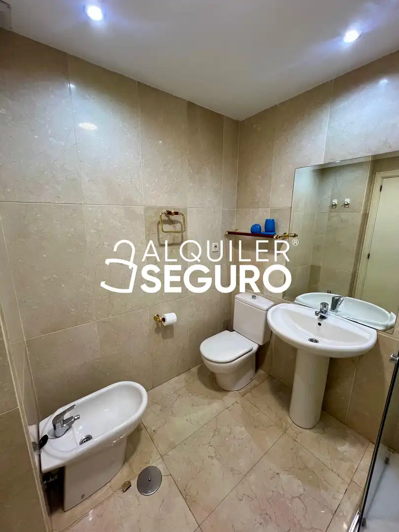 Baño de Piso de alquiler en Madrid con Aire acondicionado, Calefacción y Amueblado