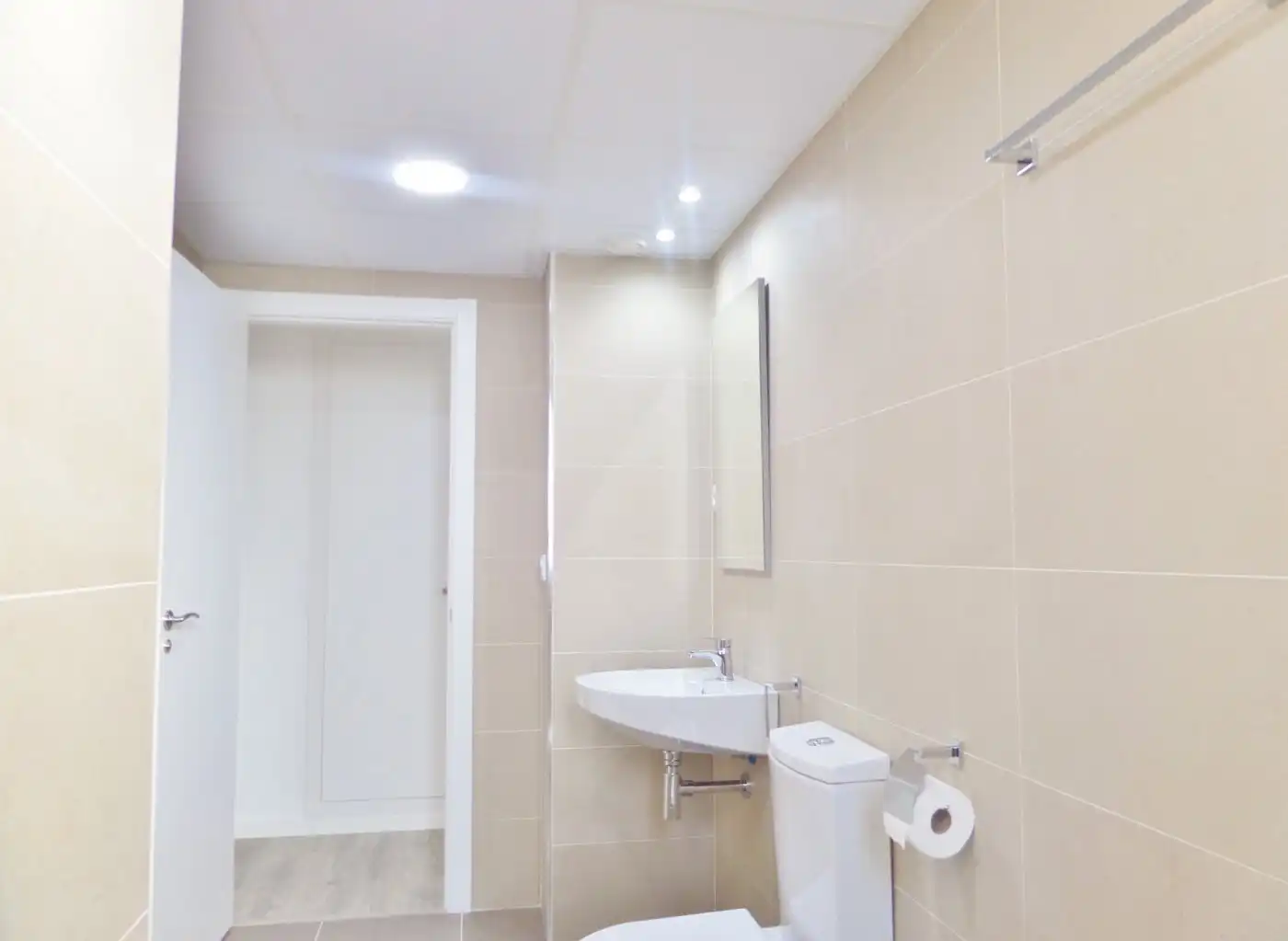 Bathroom of Flat for rent in El Campello  with Air Conditioner, Private garden and Terrace