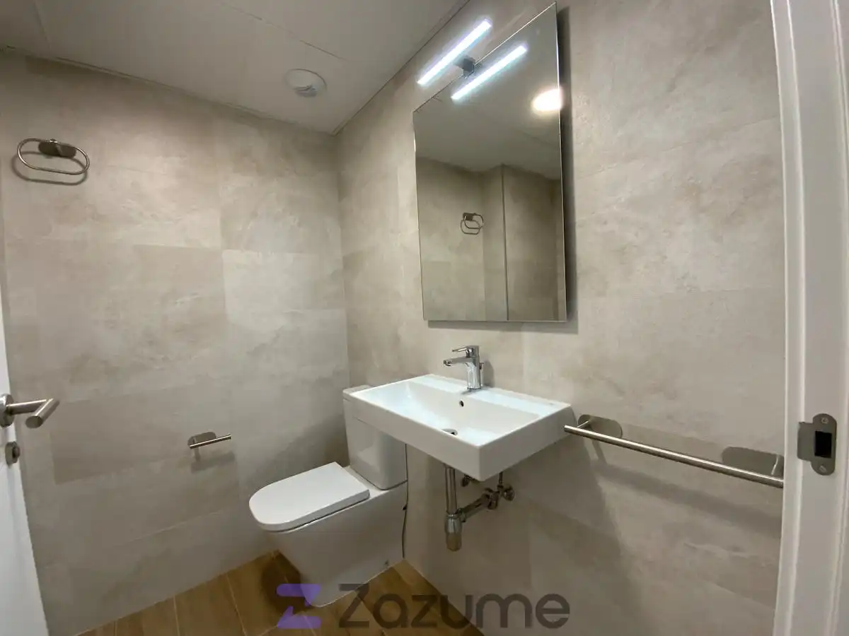 Bathroom of Flat for rent in Valencia  with Air Conditioner, Heating and Private garden