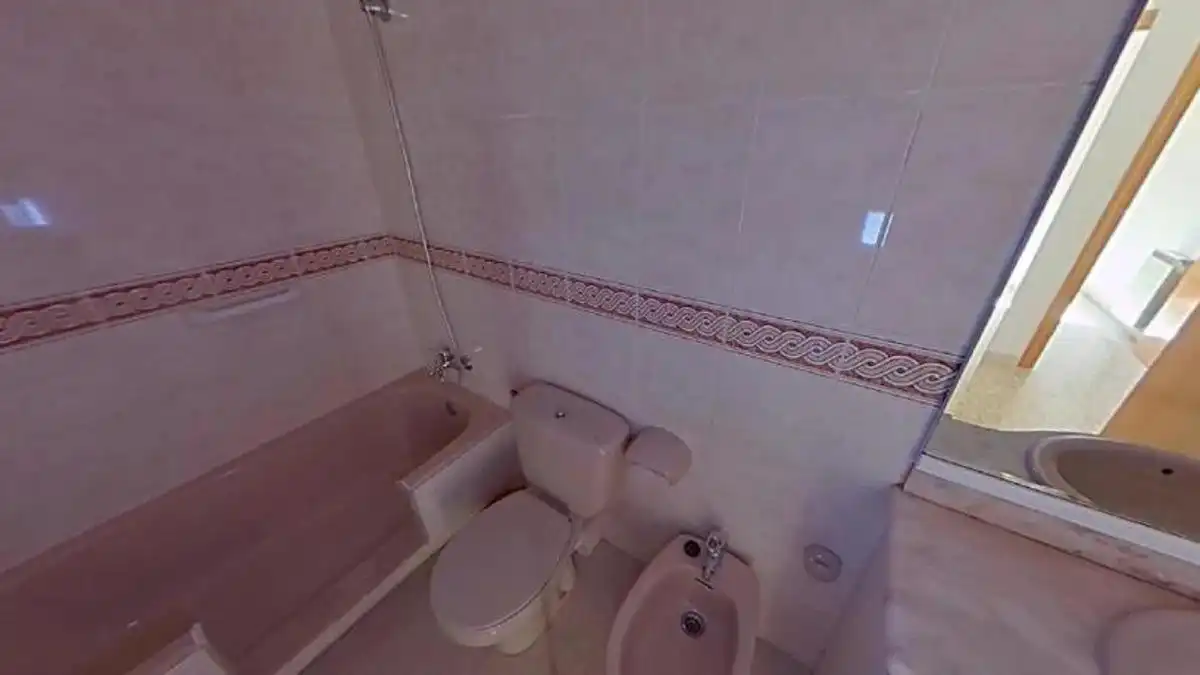 Badezimmer von Wohnungen zum Verkauf in Terrassa