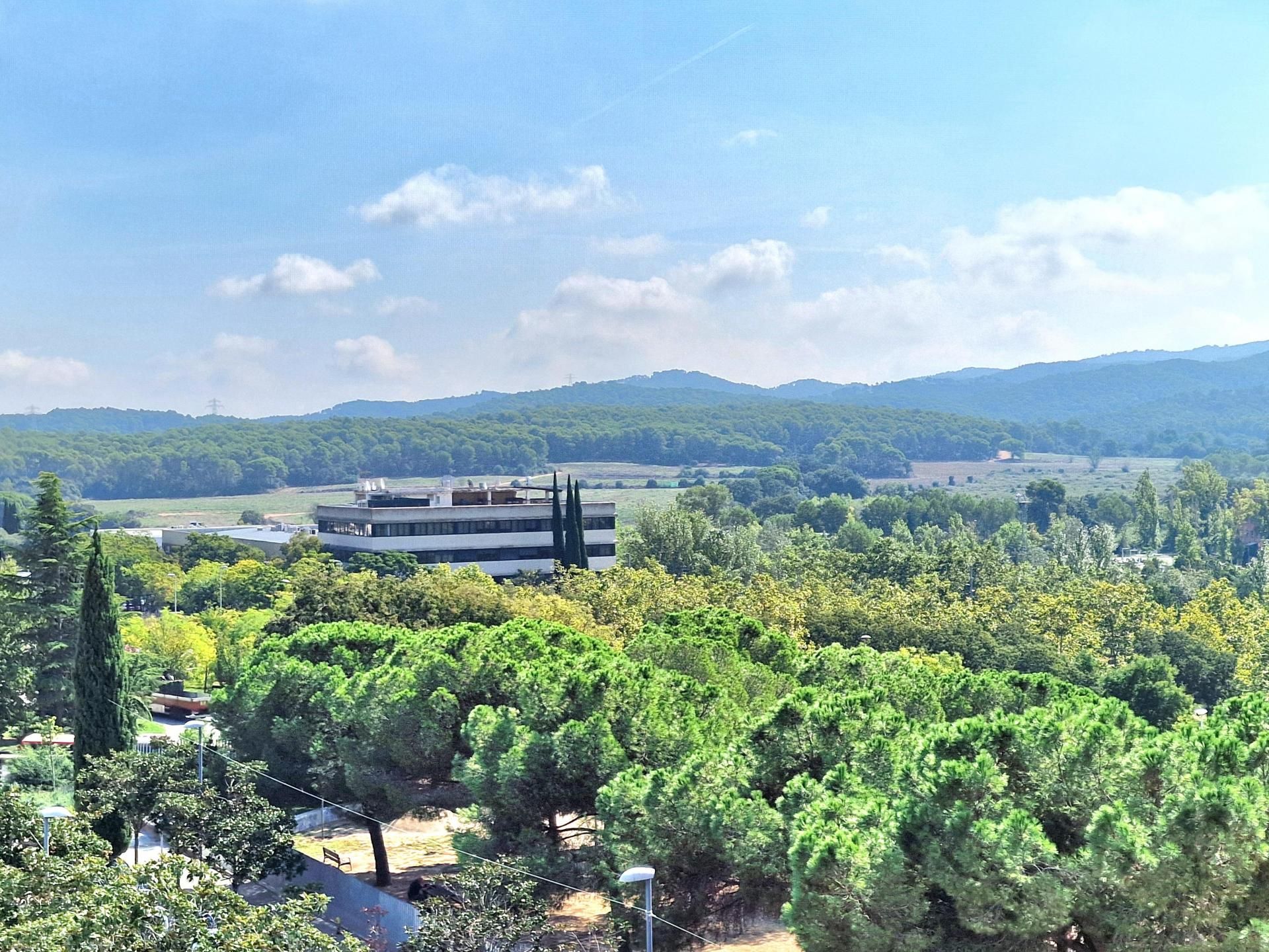 Vista exterior de Oficina en venda en Sant Cugat del Vallès amb Aire condicionat i Calefacció