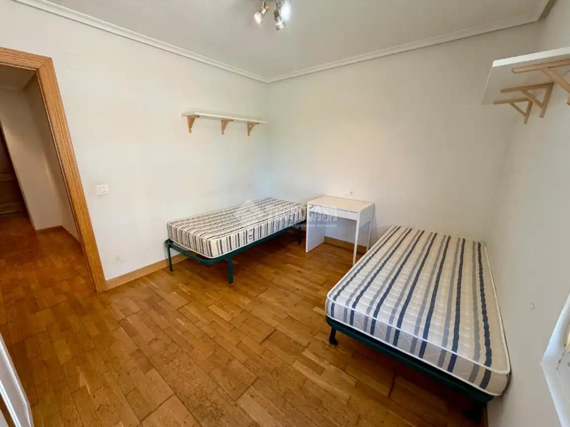 Schlafzimmer von Wohnung zum Verkauf in León Capital  mit Heizung, Parkett und Terrasse