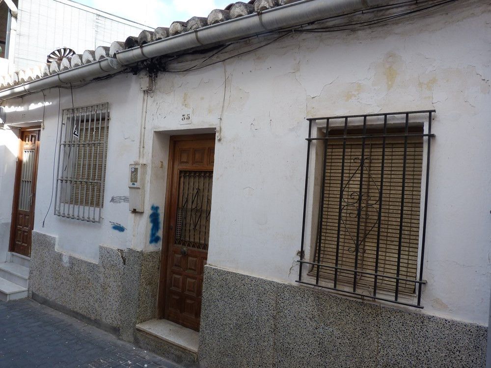 Vista exterior de Casa o xalet en venda en Motril amb Aire condicionat i Calefacció