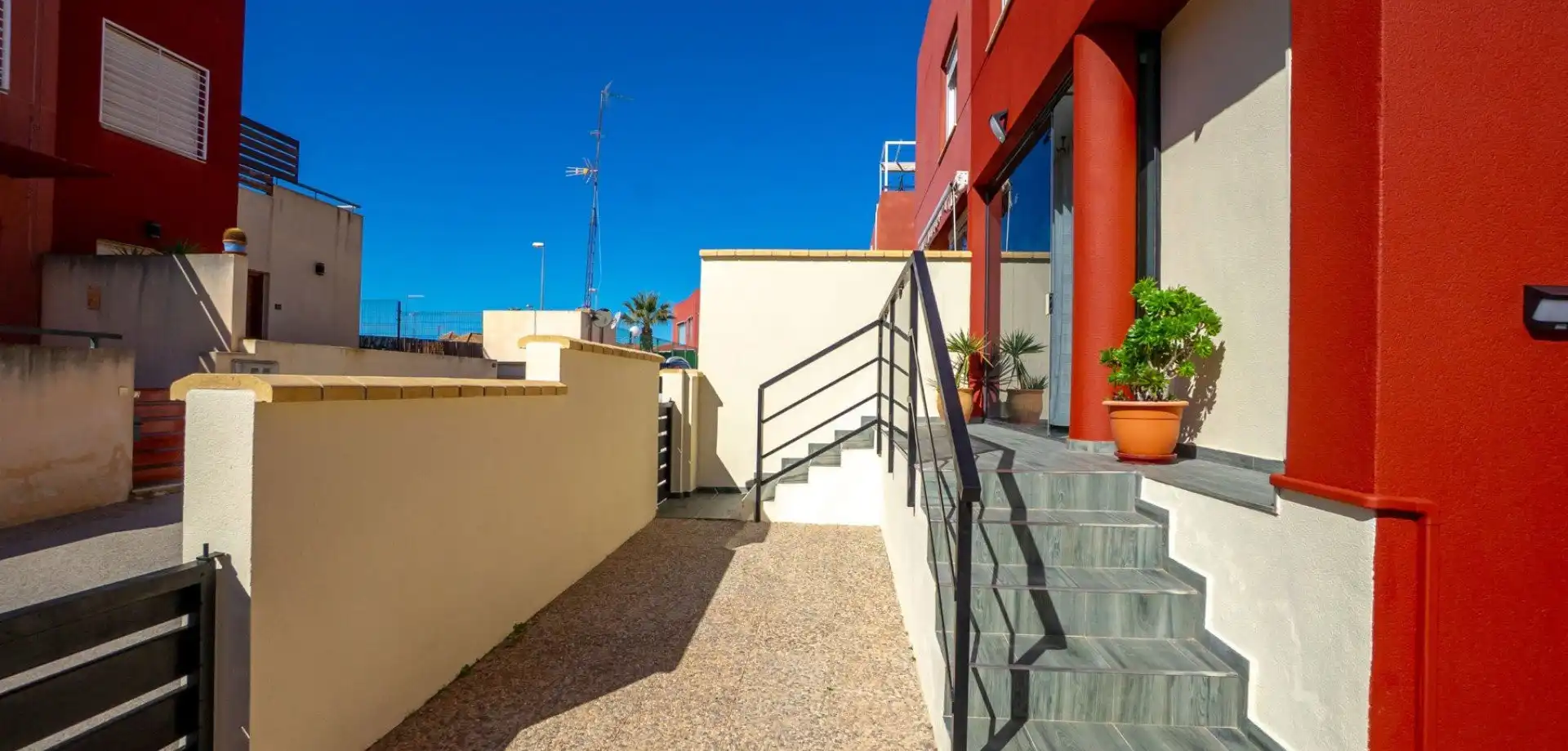 Vista exterior de Finca rústica en venda en Orihuela amb Jardí privat, Terrassa i Traster