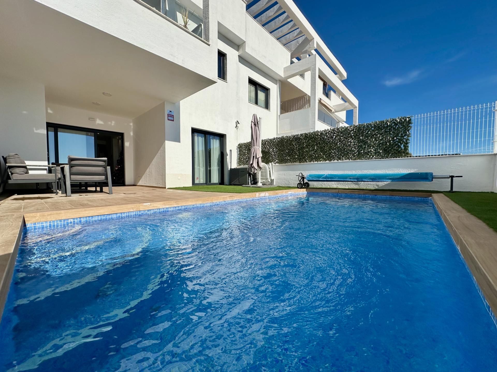 Piscina de Apartament de lloguer en Finestrat amb Aire condicionat, Calefacció i Terrassa